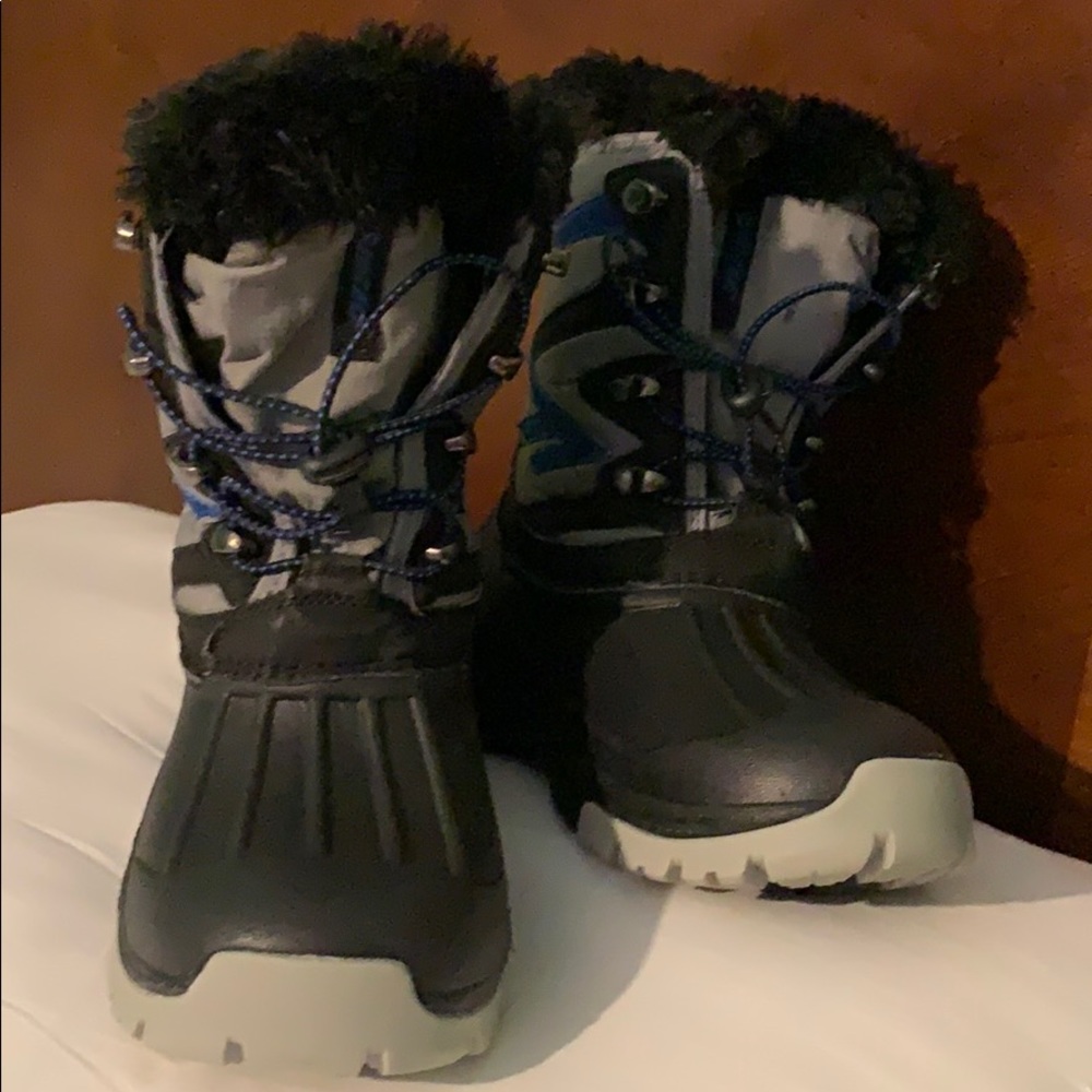 Snow boots